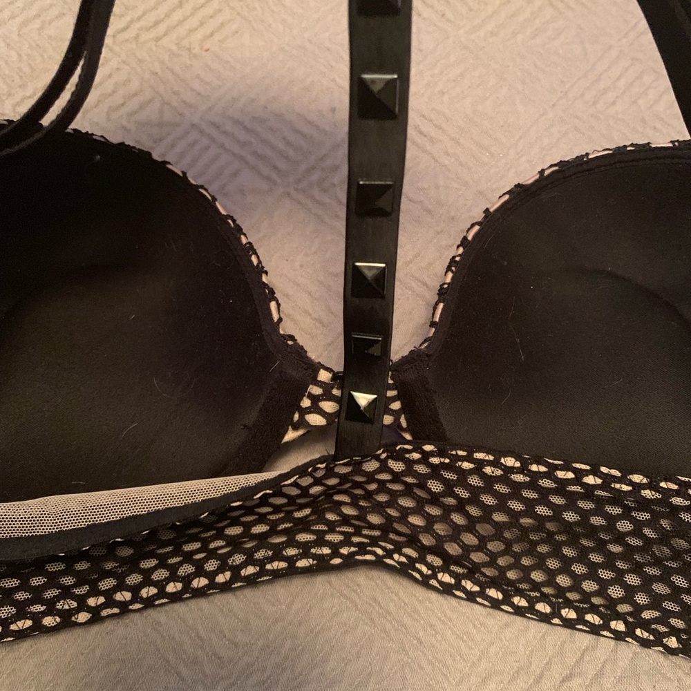 VS bombshell lace size 34C